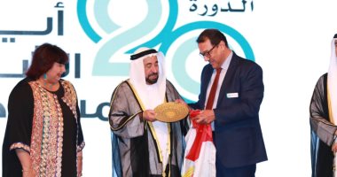 مصر تتسلم جائزة أفضل عرض مسرحى عربى لعام 2018 من حاكم الشارقة