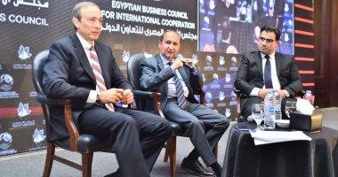 وزير التجارة والصناعة يستعرض رؤية الوزارة لتعزيز التنمية الصناعية وزيادة الصادرات المصرية