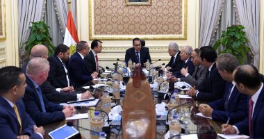 صور.. رئيس الوزراء: شركة صينية مهتمة بالاستثمار بمصر بفصول متنقلة للمحاربة الكثافة