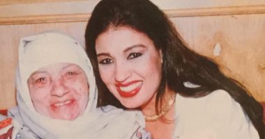 فيفى عبده فى صورة نادرة مع والدتها: "عيد أم سعيد عليكى يا أمى.. الله يرحمك"