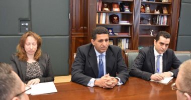 سفير مصر في بلجراد يبحث مع وزير الداخلية الصربى مكافحة الإرهاب 