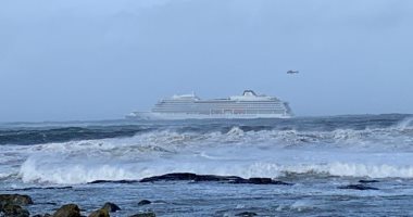 صور.. جنوح سفينة سياحية قبالة سواحل النرويج وجهود لإجلاء 1300 راكب