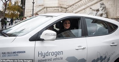 لخفض الانبعاثات.. علماء يستخدمون غاز الهيدروجين لتشغيل السيارات الكهربائية