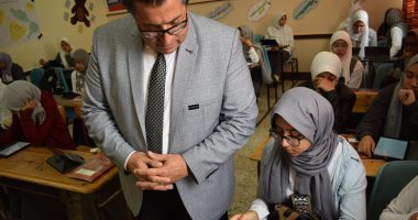 وكيل وزارة التربية والتعليم بجنوب سيناء يتابع الاختبار الإلكترونى لطلاب الصف الأول الثانوى