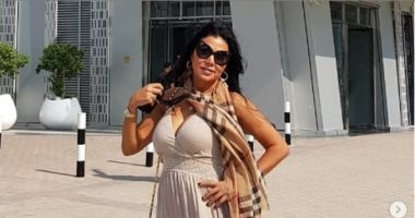 رانيا يوسف فى جلسة تصوير جديدة بفستان مثير 
