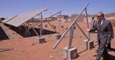 فيديو وصور.. محافظ أسيوط يتفقد أعمال تنفيذ محطة الطاقة الشمسية بالقوصية