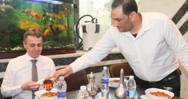 وزير خارجية سويسرا من وسط البلد: زيارة مصر لا تكتمل بدون وجبة "كشري"