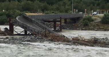 صور.. عاصفة تدمر جسر ويستلاند بنيوزيلندا