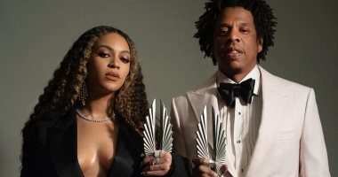 بيونسيه وزوجها Jay-Z يحصلان على جائزة GLAAD.. فيديو