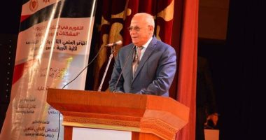 صور.. وزير القوى العاملة يُدشن شعار كلية التربية جامعة بورسعيد الجديد
