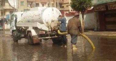 صور.. محافظ الشرقية يوجه رؤساء المدن برفع مياه الأمطار من الشوارع