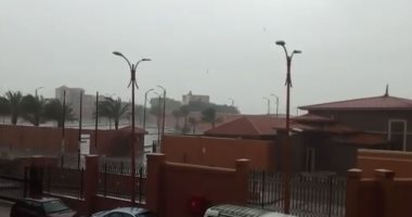 فيديو.. أمطار غزيرة أمام فندق إقامة الأهلى والزمالك فى الدوري المصري