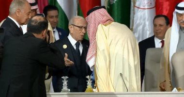 الملك سلمان يسلم السبسي رئاسة القمة العربية بتونس 30