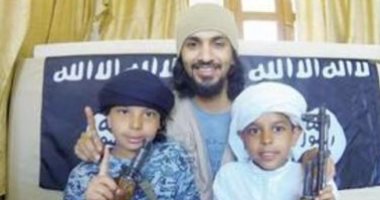فيديو.. السعودية تنجح فى إعادة طفلين تركهما والدهما الانتحارى لدى "داعش"