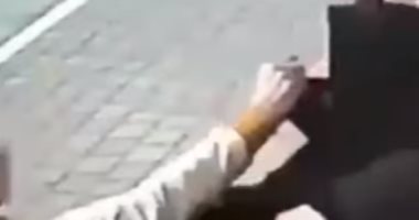 فيديو.. امرأة تركية تهاجم سيدتين وتنزع حجاب إحداهن فى ولاية أضنة
