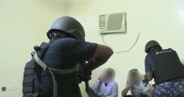 شرطة أبوظبى تلقى القبض على عصابة آسيوية تخصصت فى النصب الهاتفى.. فيديو