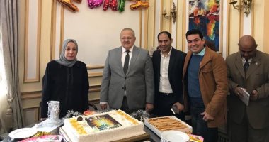 عمداء جامعة القاهرة يحتفلون بعيد ميلاد عثمان الخشت ــ صور