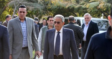 وزراء وسياسيون يشيعون جثمان أحمد كمال أبو المجد