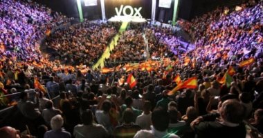  حزب "فوكس" اليمينى المتطرف يستعد لدخول حكومة إسبانيا بعد تقدمه فى الانتخابات 