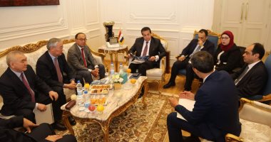 وزير التعليم العالى يبحث مع وفد كازاخستانى إقامة تحالف جامعات عربى آسيوى