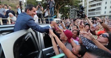 الآلاف يحتشدون حول زعيم المعارضة الفنزويلية فى كاراكاس