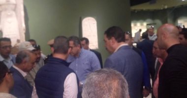 صور .. وزير الآثار يتفقد متحف سوهاج القومى 