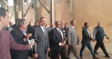 فيديو وصور.. وزير الزراعة يتفقد محطة إنتاج التقاوى فى أسيوط