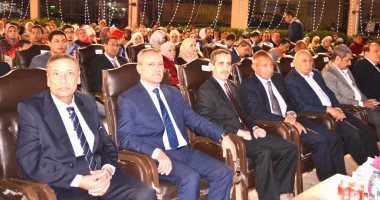 محافظ الإسماعيلية ورئيس جامعة القناة يشهدان حفل تكريم حملة الماجستير والدكتوراه