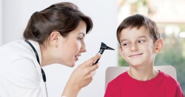 الصحة تكشف طرق وقاية 60% من حالات فقدان السمع عند الأطفال