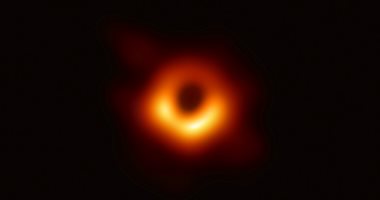 لأول مرة فى التاريخ.. رصد ضوء قادم من خلف ثقب أسود عملاق