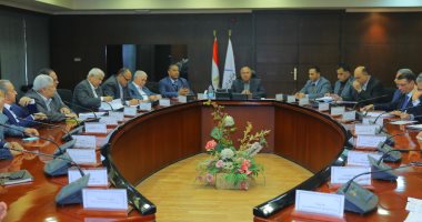 وزير النقل يطالب رؤساء أكثر من 16 شركة مصرية كبرى بالاستثمار بالسكة الحديد