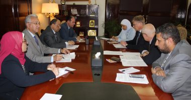 وزير التنمية المحلية يلتقى سفير الاتحاد الأوروبى بالقاهرة لمناقشة دعم مشروعات التنمية