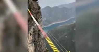 "عاوز قلب ميت".. الصين تجذب السائحين بجسر معلق على ارتفاع 600 متر