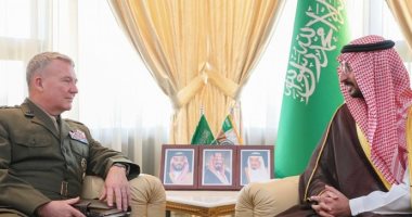 وزير الحرس الوطنى بالسعودية يستعرض العلاقات مع قائد القيادة المركزية الأمريكى