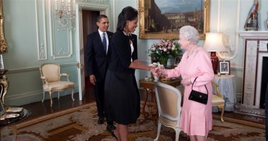 ميشيل أوباما تخرق بروتوكولا ملكيا من أجل الملكة إليزابيث.. تعرف عليه