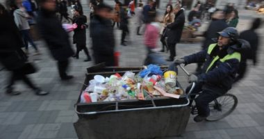 عامل نظافة صينى يتبرع بـ 27 ألف دولار للأطفال الفقراء..اعرف الحكاية
