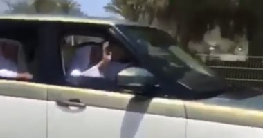 فيديو وصور.. مواطن يلقى التحية على الشيخ خليفة بن زايد..ورئيس الإمارات يرد 