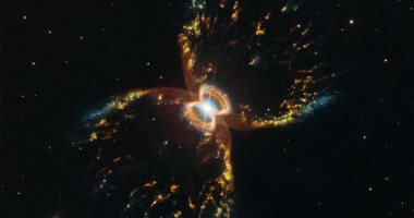 ناسا تنشر صورا لنظام نجوم على شكل ساعة رملية فى الاحتفال بتليسكوب هابل