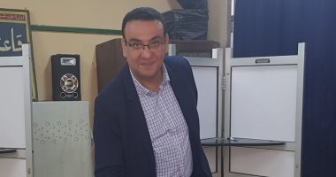الدكتور صلاح حسب الله رئيس حزب الحرية المصرى يدلى بصوته فى شبرًا الخيمة 