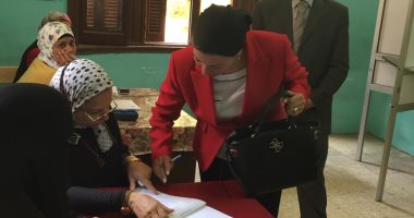 وزيرة البيئة تدلى بصوتها فى الاستفتاء على التعديلات الدستورية بمصر الجديدة