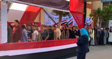 طوابير المواطنين تحتشد أمام مدارس عابدين للمشاركة فى الاستفتاء