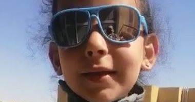 فيديو.. رقية طفلة فى أولى ابتدائى تشارك فى الاستفتاء بالأغانى الوطنية 