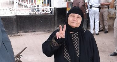 مسنة بالمنوفية: "قولت نعم للدستور علشان بحب السيسى اللى حمى مصر "