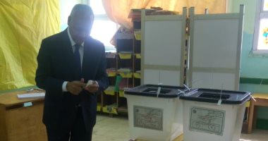 مصطفى بكرى يدلى بصوته فى الاستفتاء بـ6 أكتوبر.. ويؤكد: نعم من أجل الاستقرار