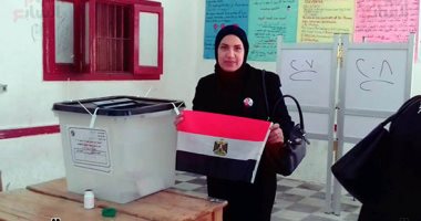 صور.. زوجة العقيد هانى سليمان شهيد أحداث رابعة تصوت بالاستفتاء