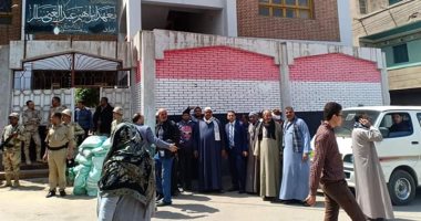 فيديو وصور.. هتافات "تحيا مصر" أمام لجان الاستفتاء على تعديل الدستور بالغربية