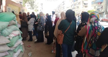 صور.. طوابير أمام لجان الاستفتاء ببورسعيد والنساء وكبار السن يتصدرون المشهد