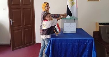 المصريون بتشاد يواصلون الإدلاء بأصواتهم بالاستفتاء على تعديل الدستور.. صور