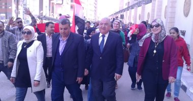 فيديو وصور..السكرتير العام لمحافظة الدقهلية يقود مسيرة لحث المواطنين على التصويت