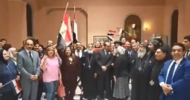 حب الوطن يجمعهم.. المصريون فى روما يحتفلون بالاستفتاء بهتاف "تحيا مصر" ..فيديو